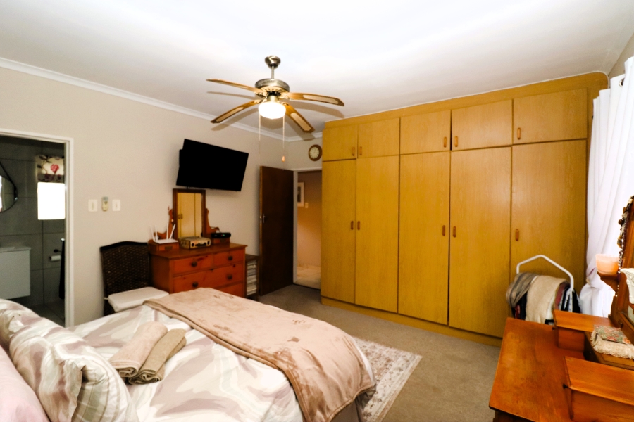3 Bedroom Property for Sale in Uitsig Western Cape